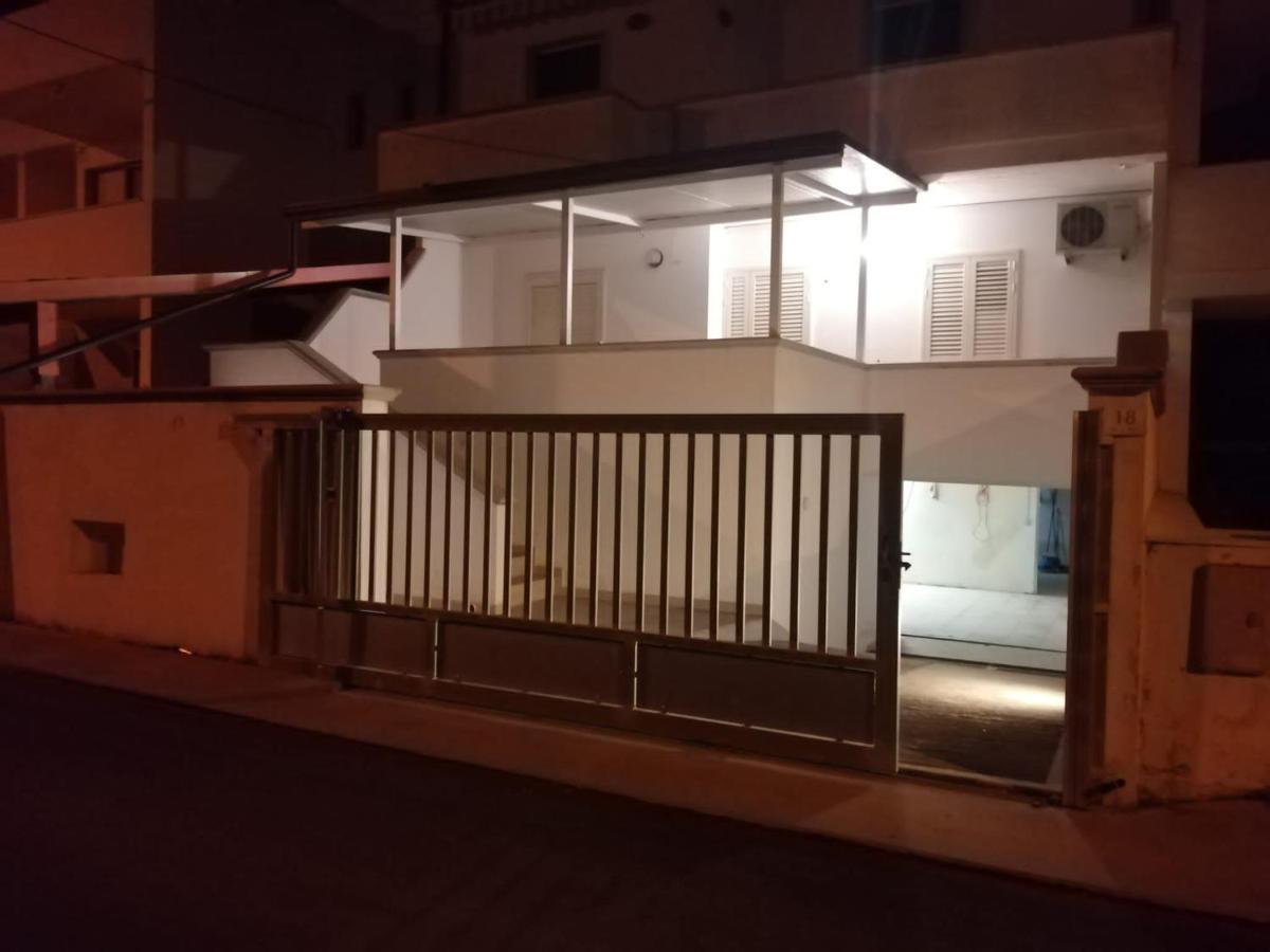 Villa Ticia A 100 Metri Dalla Spiaggia Con Parcheggio Privato Лидо Марини Екстериор снимка